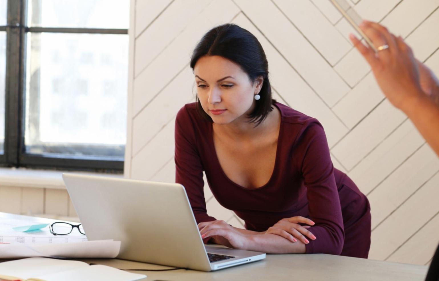 Analiză financiară și date industriale complexe